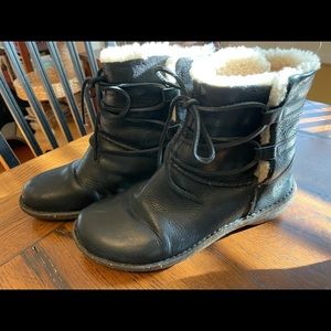 UGG Australia Cove Black Leather Slip On Ankle boots